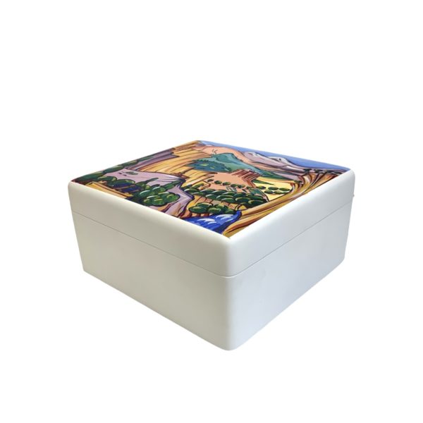 white square wooden box saryan